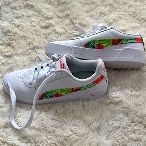 PUMA Women’s Carina Sneaker ✨ US SIZE 8 ✨ with tropical design stripe